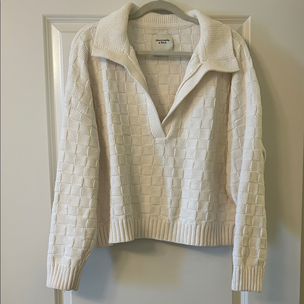 EUC Abercrombie & Fitch Cream Sweater